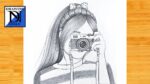 Comment dessiner une fille tenant la caméra ||  Esquisse au crayon pour débutants ||  Fille avec caméra ||  Dessin